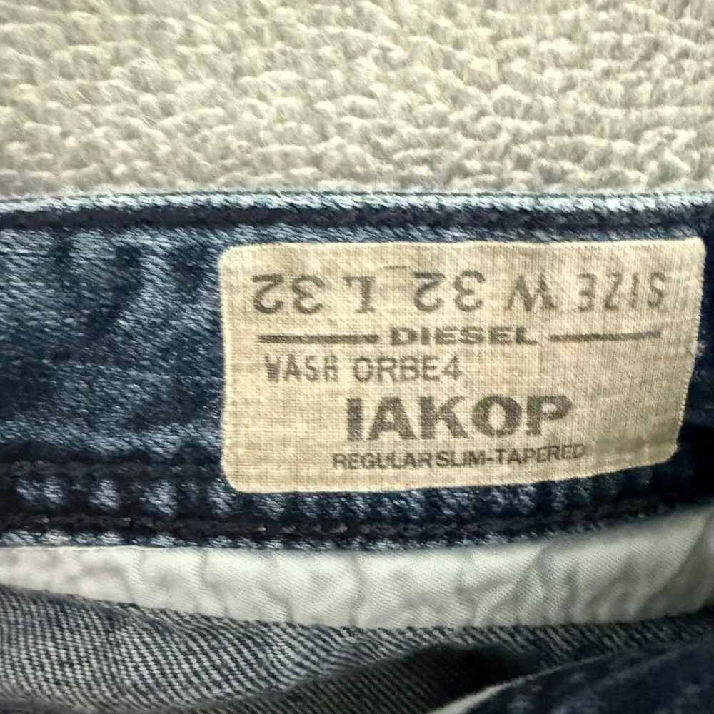 Diesel Iakop Mens Jeans 32x32 Regular Slim Tapered Distressed Blue Wash 0RBE4